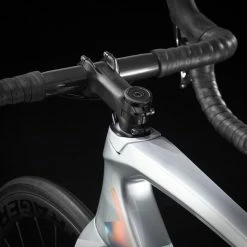 Vélo De Route TREK Emonda SL 7 Blanc/Holographic - 2023 -Pièces Route Boutique velo de route trek emonda sl 7 blancholographic 2023 4